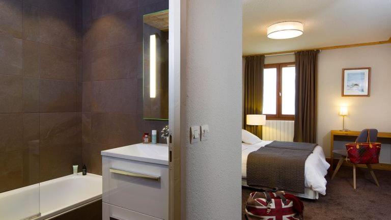Hillary Hotel Les Menuires Esterno foto
